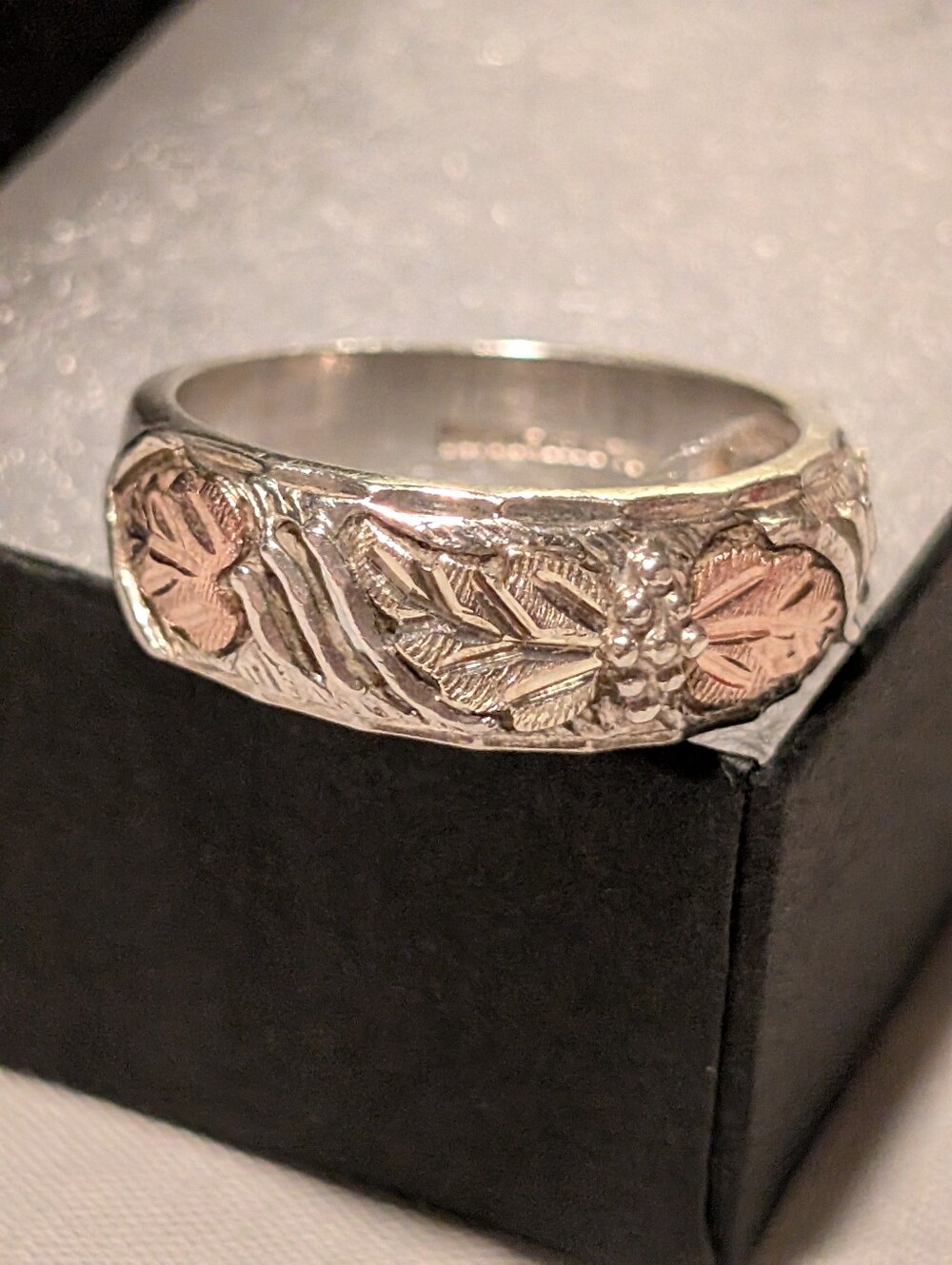 VIntage sterling silver ring with 10k gold leaf accents in the classic Black Hil